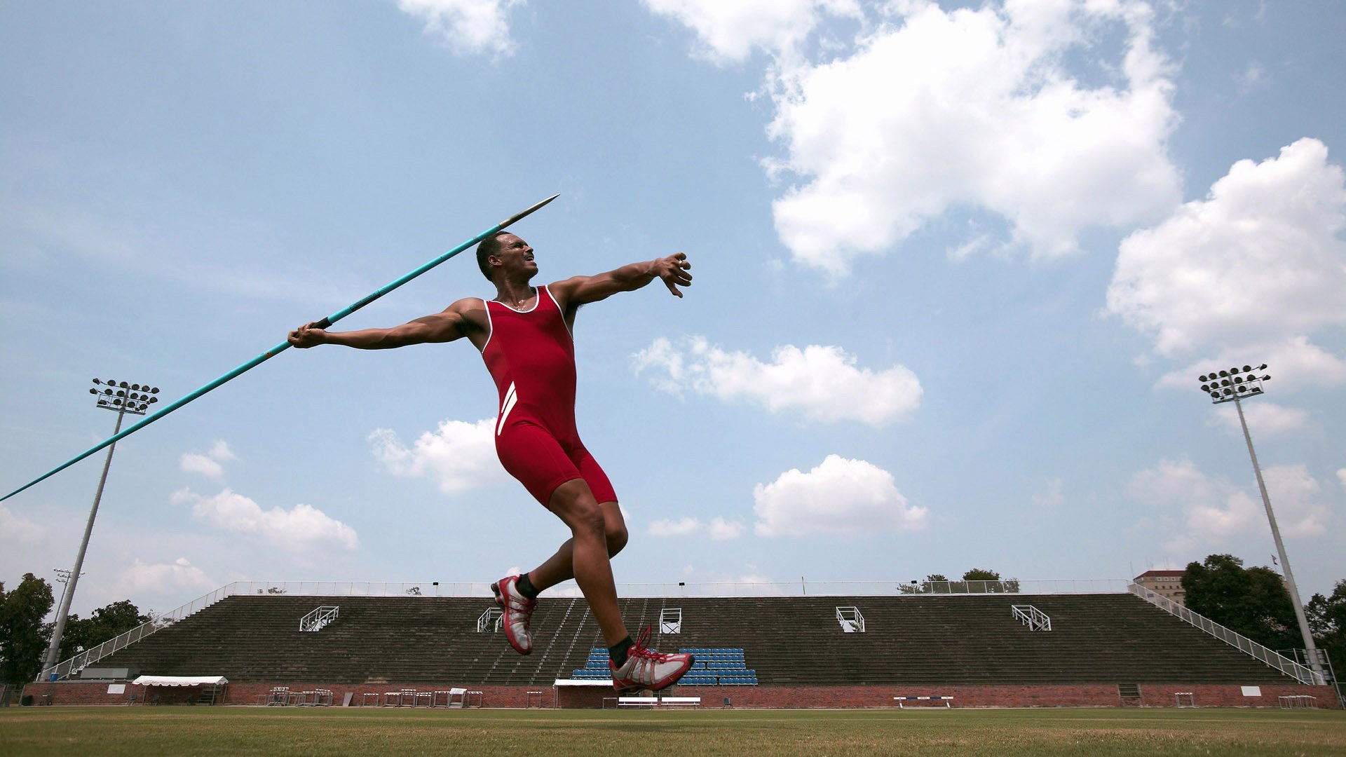 中国香港队未来发展路径：如何利用国际赛事突破技术瓶颈，足球香港队