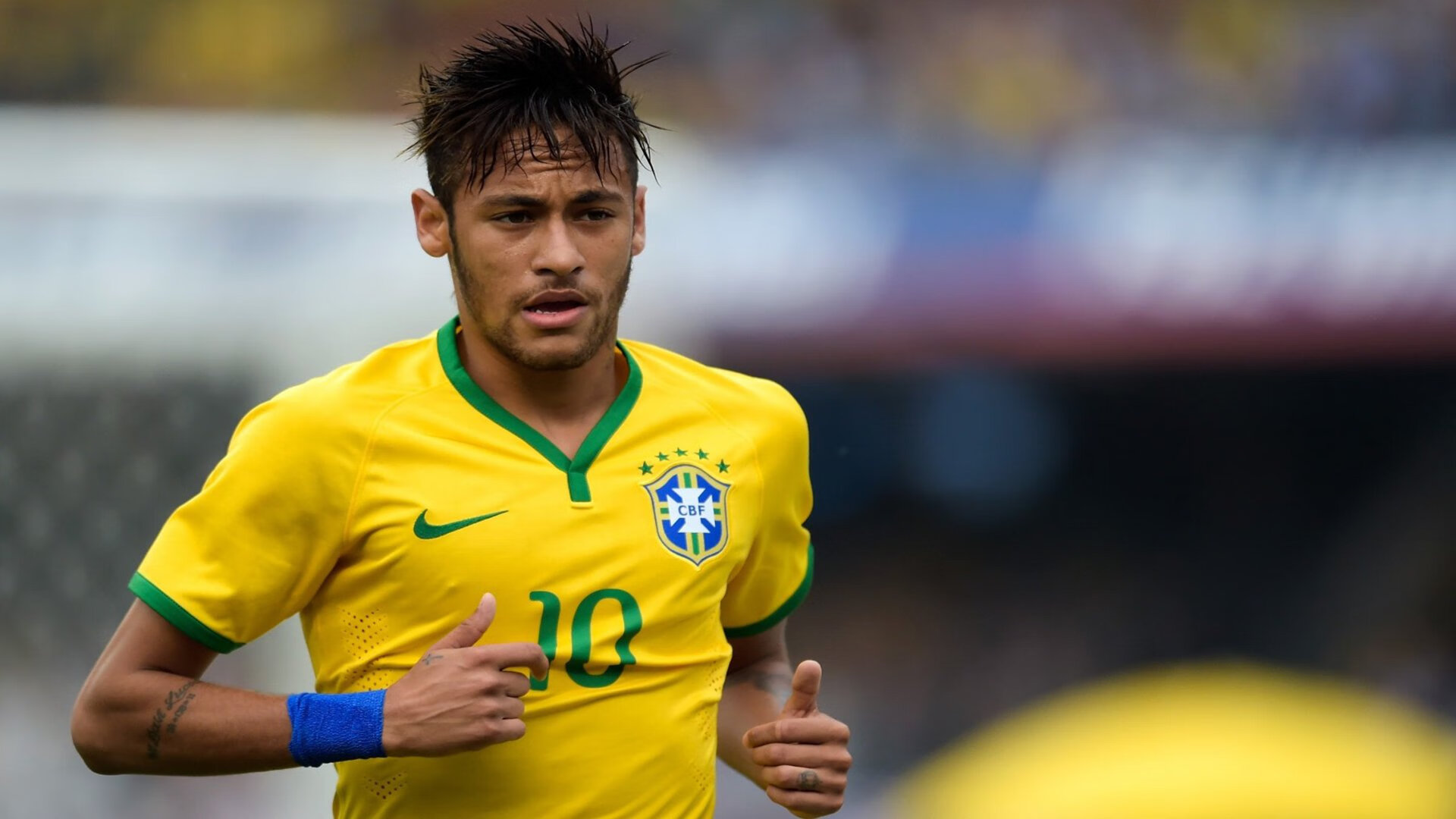 奇库诺娃蛙泳赛场展现惊人爆发力，库尼奇蛙