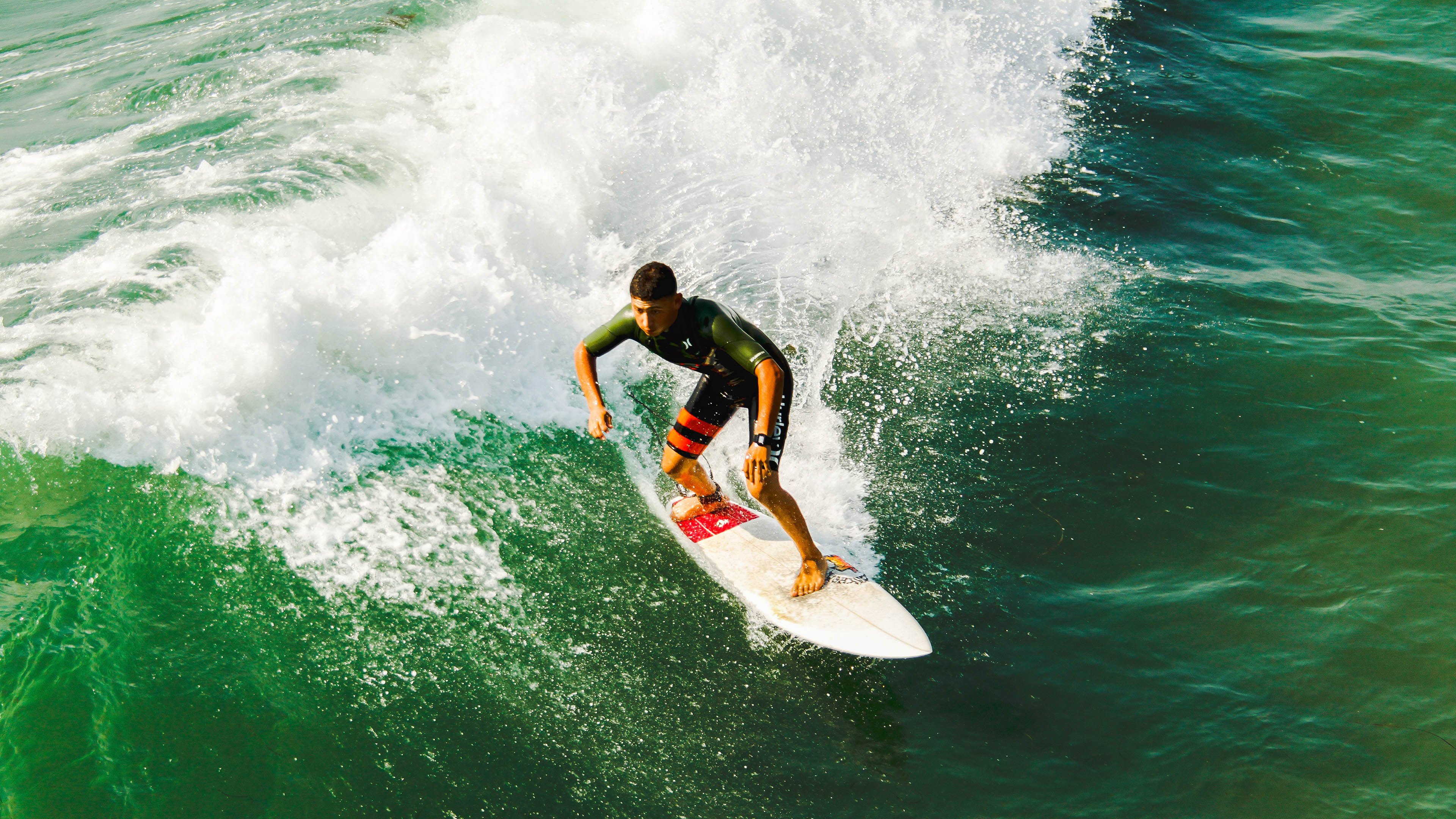 高尔的突破与配合展现袋鼠队日益成熟的进攻体系